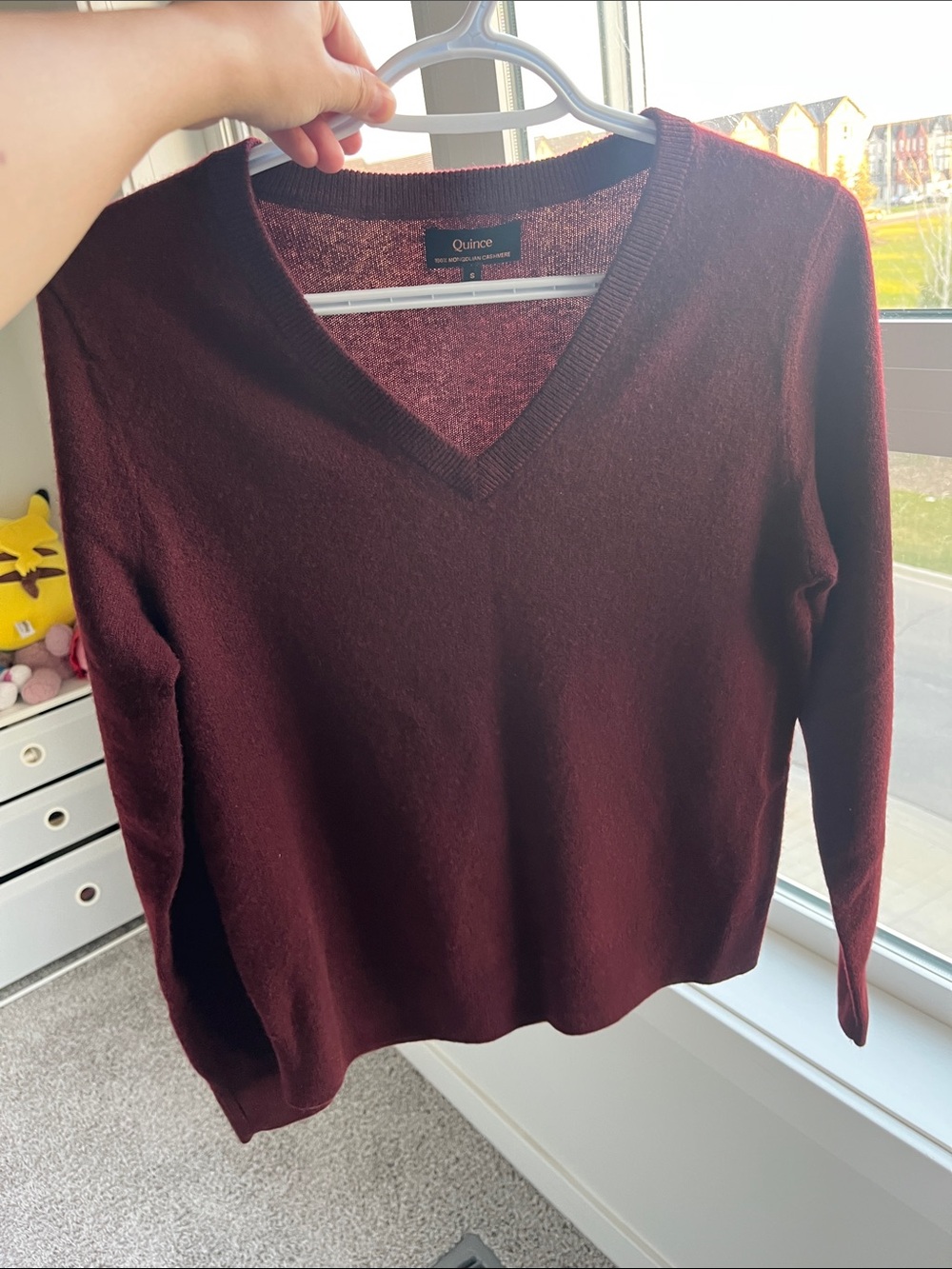 100% Cashmere Quince Women's V-Neck Sweater - Burgundy Wine